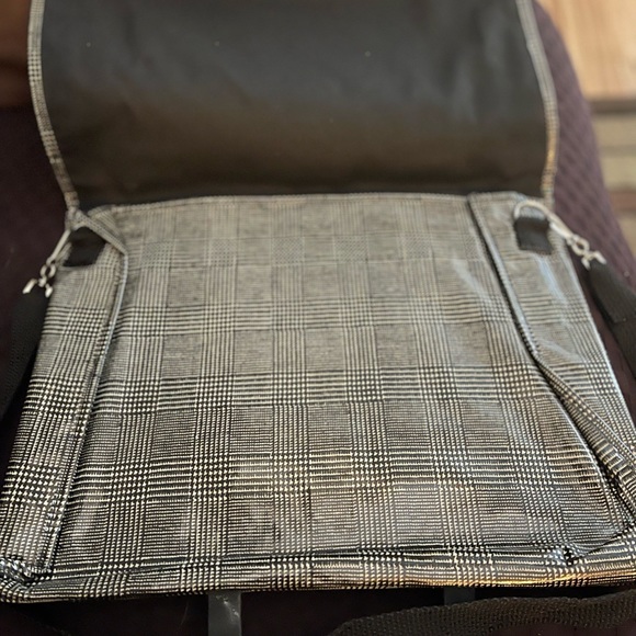 Harrods laptop bag black and white vinyl used long strap and top strap - Picture 3 of 7